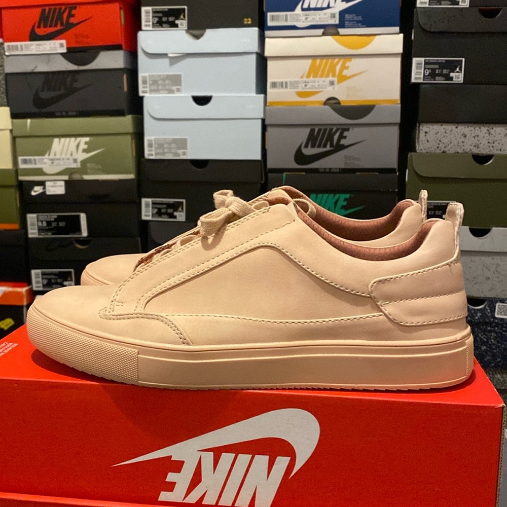 Steve Madden Low top sneakers size 9.5 mens